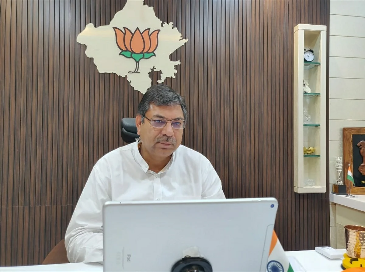 निजी अस्पतालों में मरीजों से लिये जा रहे मनमाने चार्ज पर लगे रोक : डॉ. पूनियां