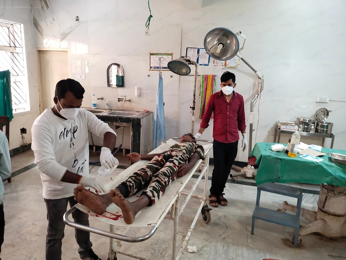 जर्जर भवन का छज्जा गिरा, बालक घायल