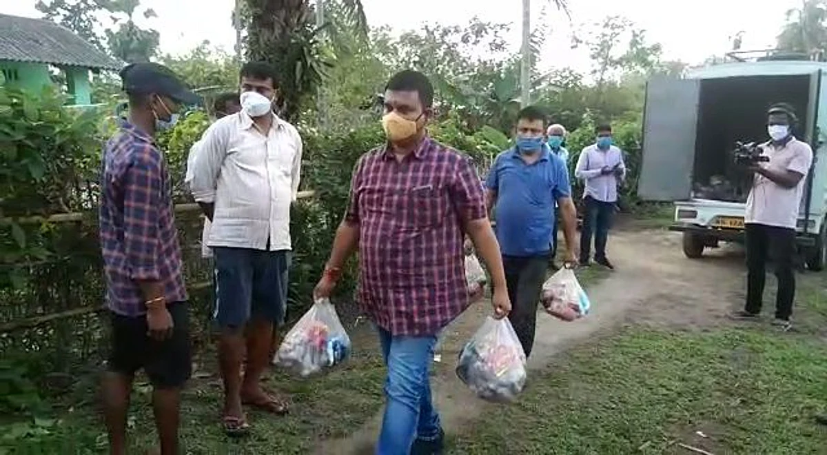चाय उद्योग ने मुख्यमंत्री राहत कोष में दिया चार लाख रुपये का चेक