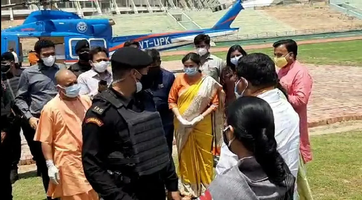 मुलासैफई पहुंचे मुख्यमंत्री योगी आदित्यनाथ, कोरोना महामारी की तैयारियों का ले रहे जायजा