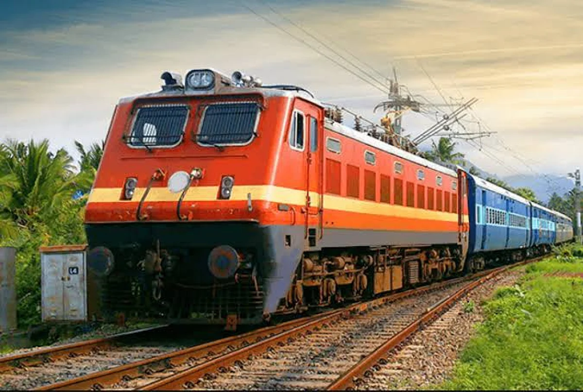 पुणे और गोरखपुर के बीच मध्य रेल की दो स्पेशल ट्रेनें