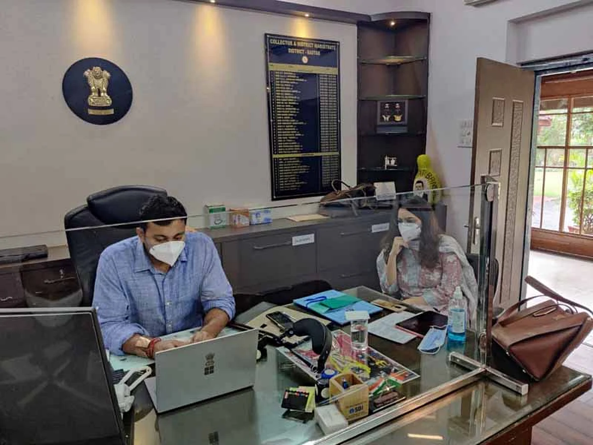जगदलपुर : मेकॉज में भर्ती कोरोना मरीजों से कलेक्टर रोजाना कर रहे हैं चर्चा