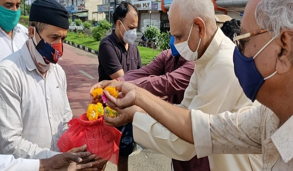 आरएसएस के स्वयंसेवकों ने किया 200 से ज्यादा मृतकों की अस्थियों का विसर्जन