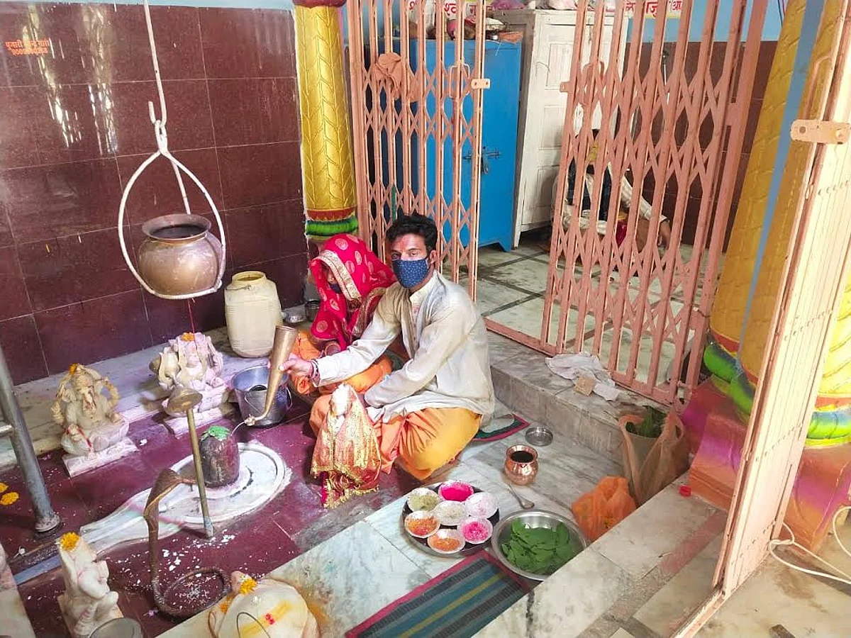 कोरोना से मिले निजात: गांव - गांव चल रहें है जाप, हवन, अनुष्ठान के आयोजन