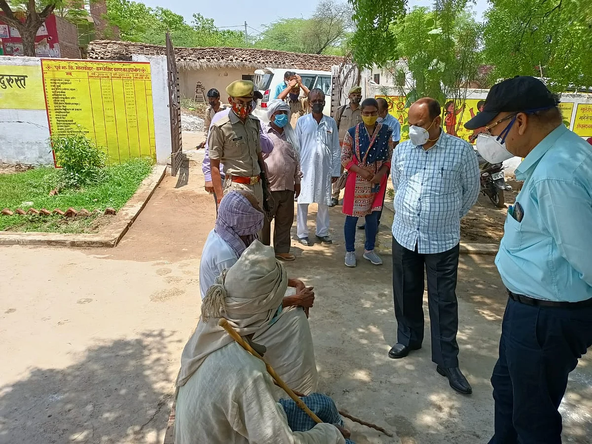टीकाकरण के प्रति अफवाह फैलाने वाले समाज के दुश्मन : जिलाधिकारी