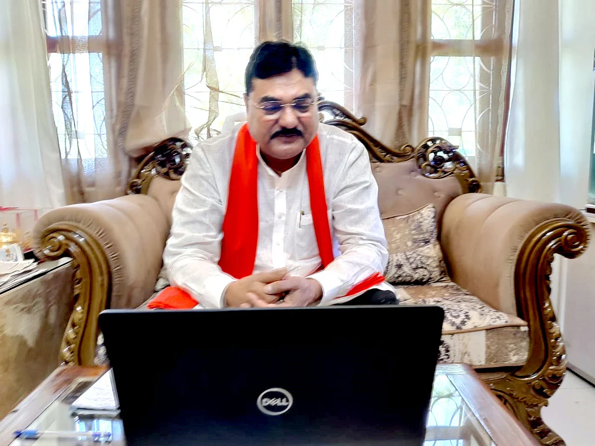 मंत्री कमल पटेल ने विधायक निधि से 10 हजार मेडिकल किट पहुंचाईं जरूरतमंदों को