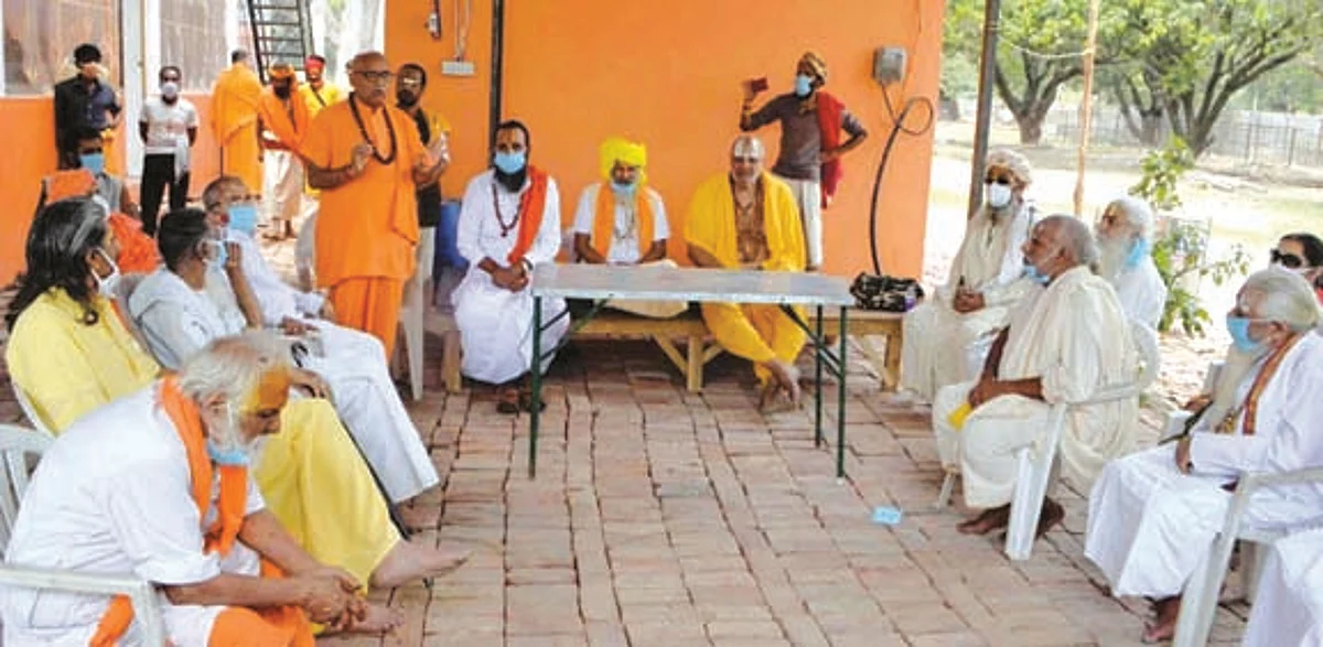 दूसरे दिन भी जारी रहा बैरागी संतों का धरना