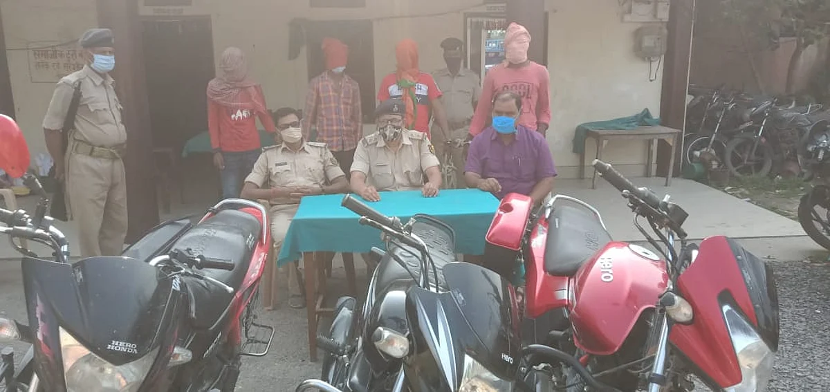 पुलिस ने अंतर्राज्यीय बाइक चोर गिरोह का किया पर्दाफाश, चार शातिर गिरफ्तार