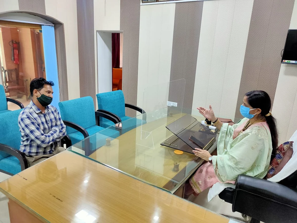 जंगल किनारे फेंक दिया कोरोना संक्रमित मृतकों का सामान