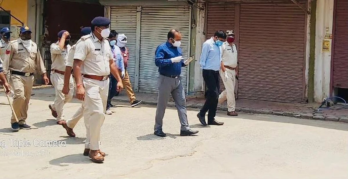 कोरोना संक्रमण का फैलाव रोकने को घर-घर कराएं जांच: कलेक्टर