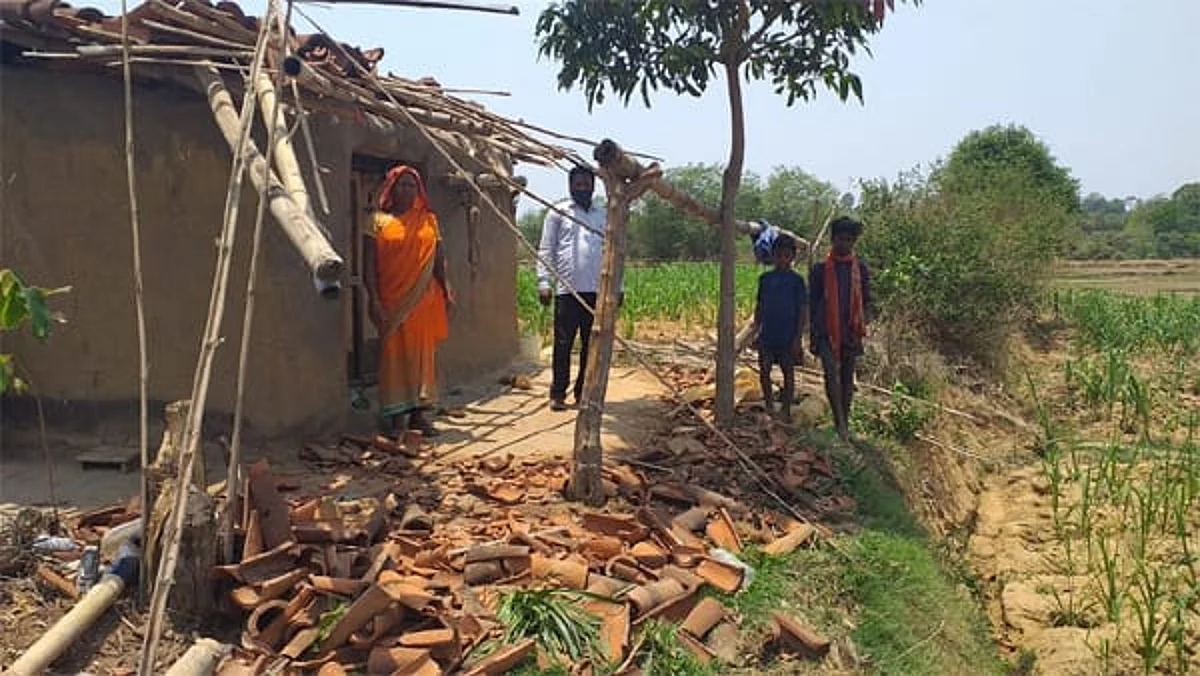 जंगली हाथियों ने दो घरों को किया ध्वस्त