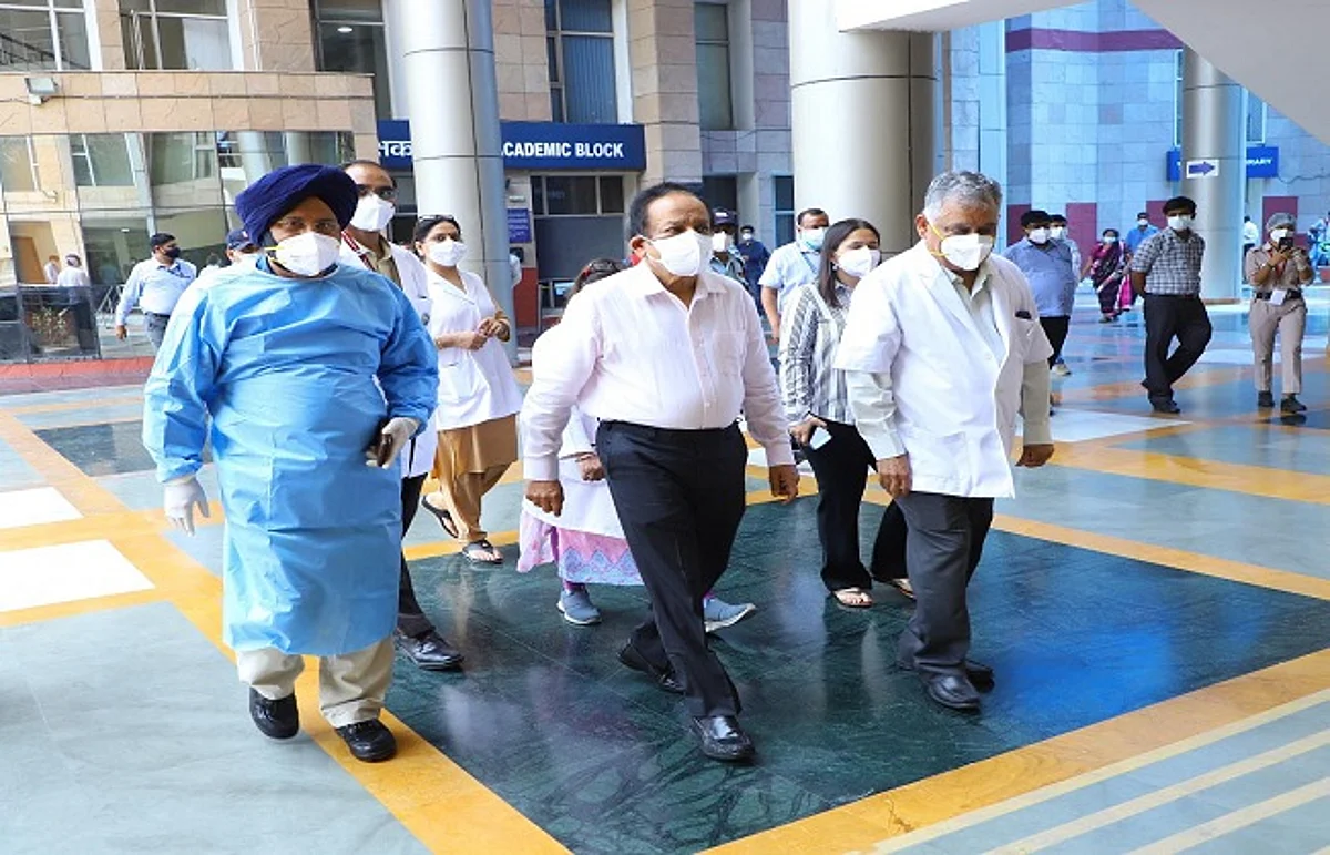 वैक्सीन की पहली डोज लगा चुके लोगों को दी जाए प्राथमिकता : डॉ. हर्षवर्धन