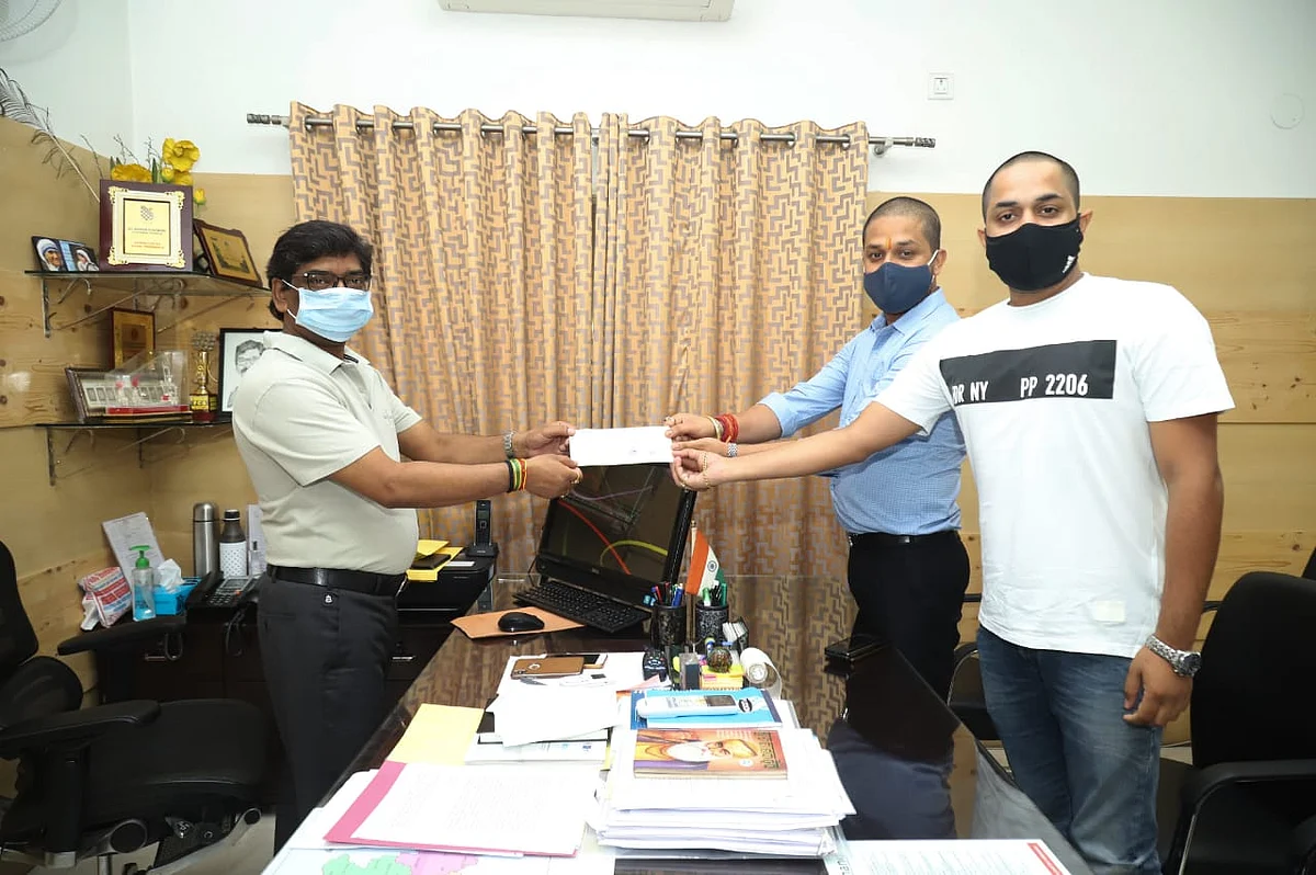 पत्रकारों की सहायता के लिए विधायक ने सीएम को सौंपा पांच लाख का ड्राफ्ट