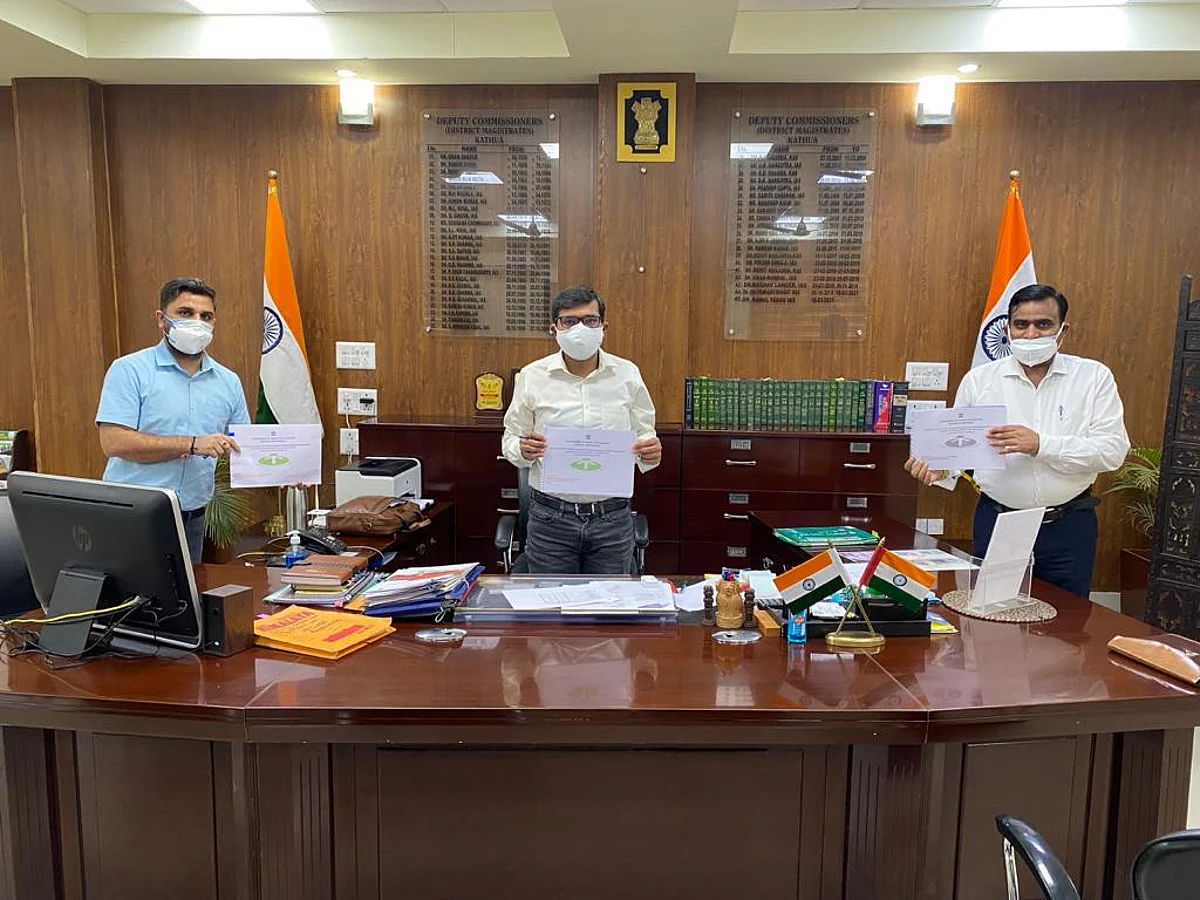 डीसी कठुआ ने एनआरएलएम के तहत स्टार्ट-अप ग्राम उद्यमिता कार्यक्रम (एसवीईपी) पर मूल्यांकन अध्ययन जारी किया