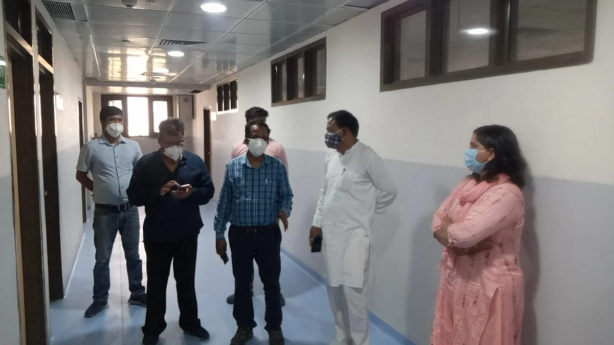 मेयर ने कोविड वार्ड का निरीक्षण कर व्यवस्थाओं का लिया जायजा
