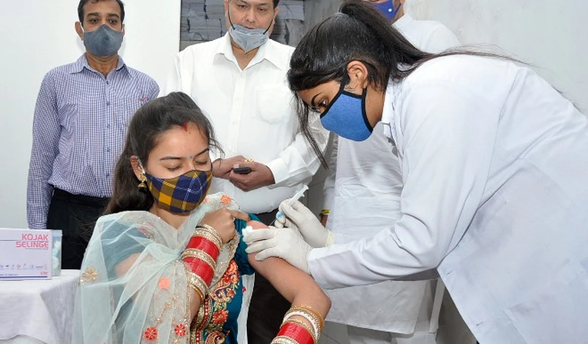 पेटेंट छूट से कोविड टीकों के विनिर्माण में तेजी आएगी, कम कीमत, समय पर उपलब्ध होगा: भारत