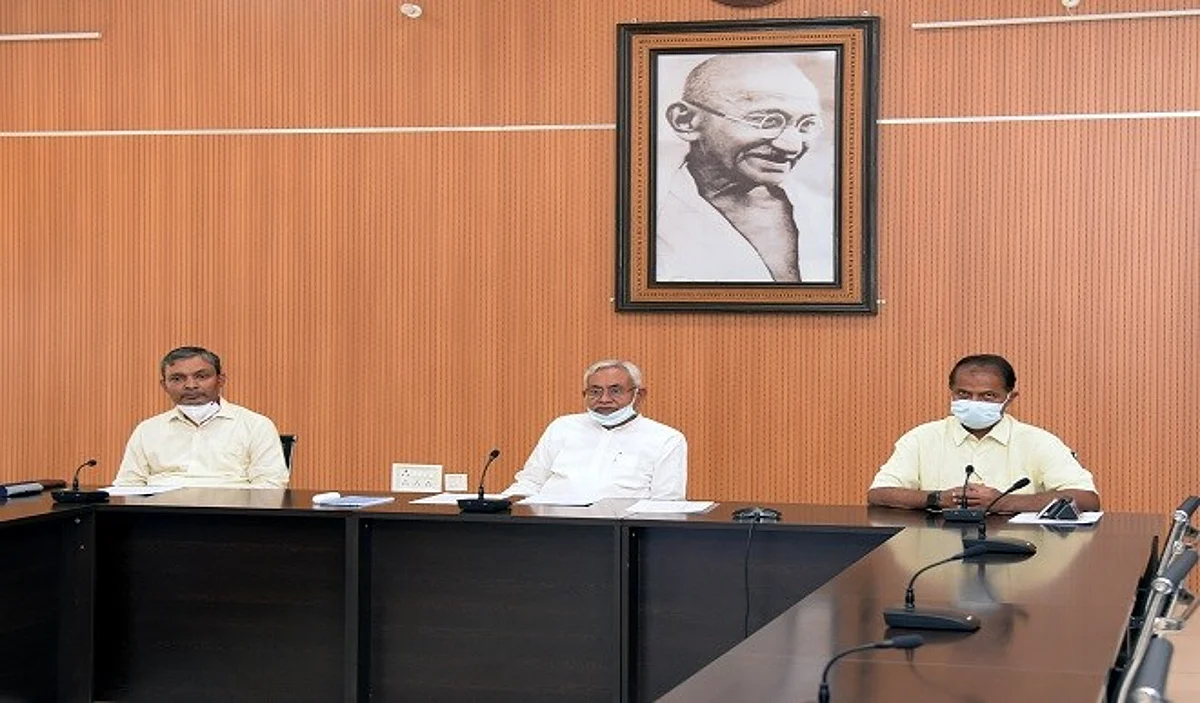 चिदंबरम ने नीतीश से पूछा- कभी दरभंगा गए? बिहार के मंत्री संजय कुमार झा ने किया पलटवार