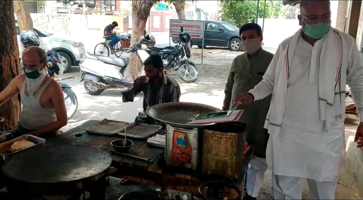 कोने-कोने तक कोरोना पीड़ितों को निःशुल्क भोजन पहुंचा रहे पांच दोस्त