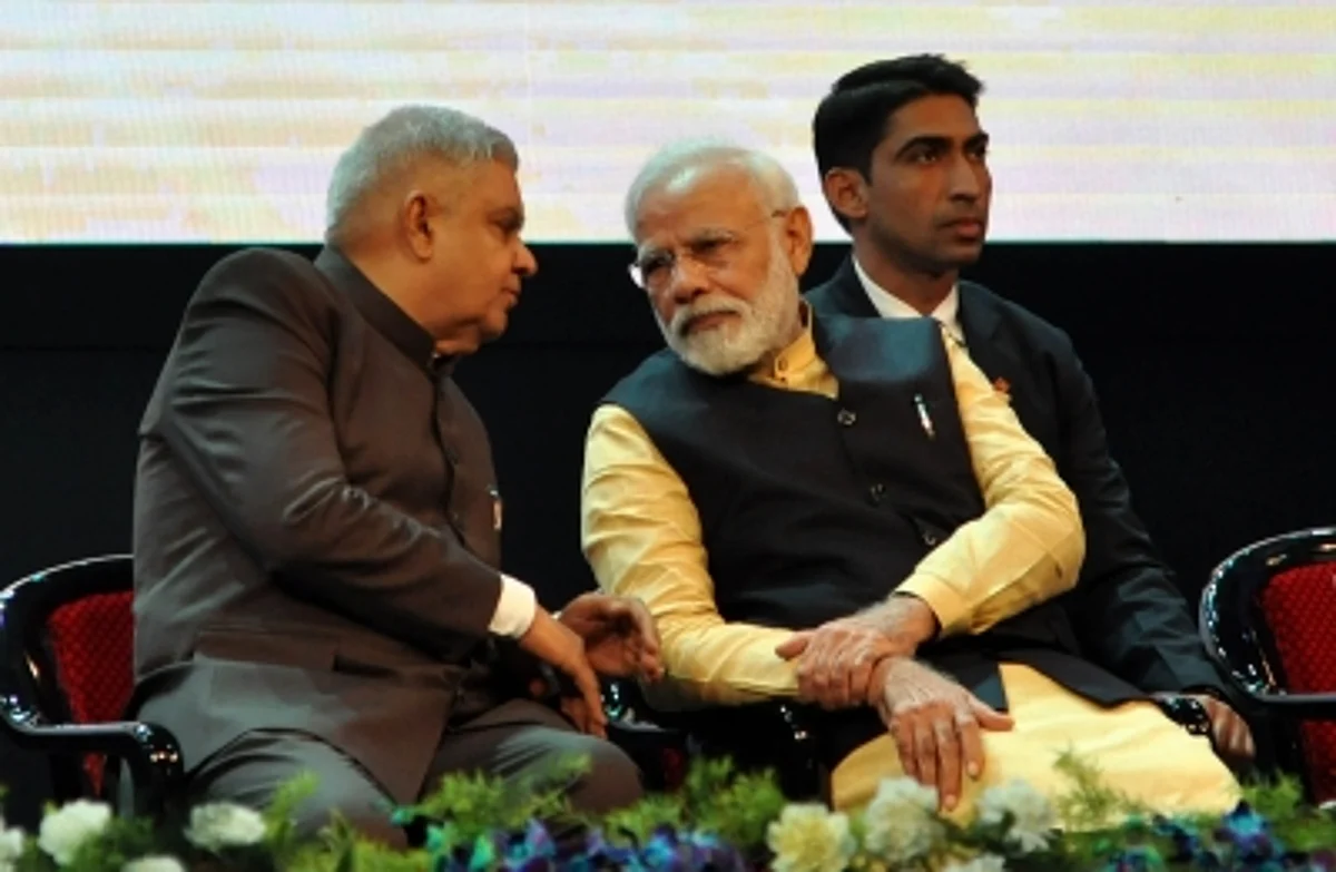 बंगाल में हुई हिंसा पर पीएम मोदी ने राज्यपाल धनखड़ से की बात