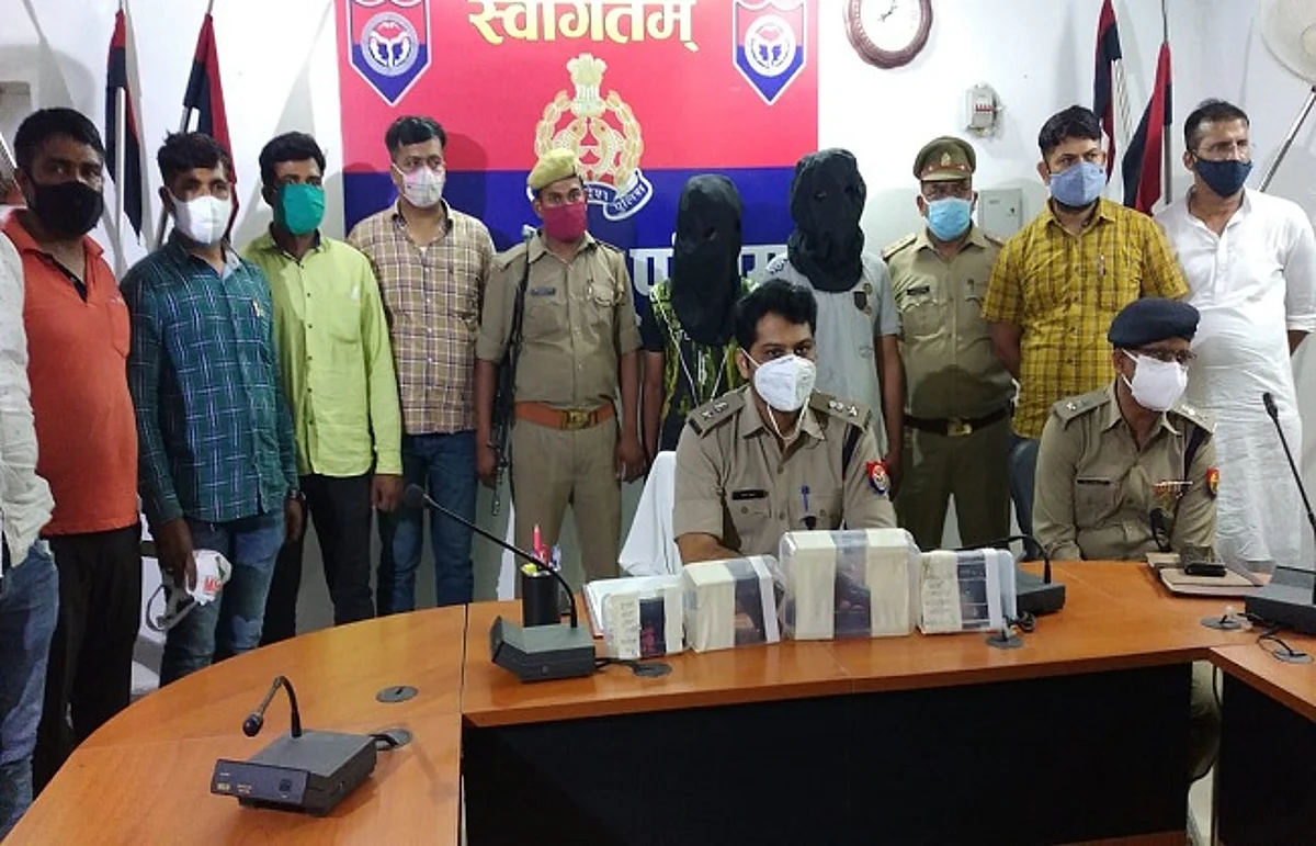 गोरखपुर : एक-एक लाख इनमिया दो शातिर पुलिस के हत्थे चढ़े