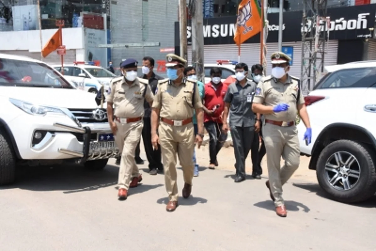 तेलंगाना ने तालाबंदी लागू करने के लिए पुलिसिंग तेज की