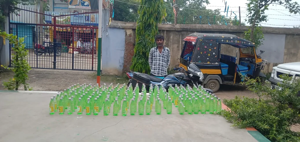 देशी-विदेशी शराब के साथ दो तस्कर गिरफ्तार