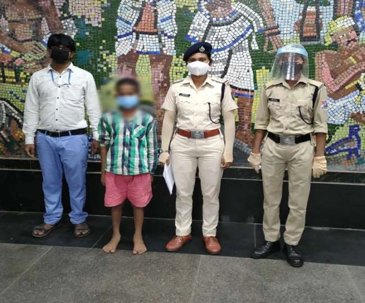 घर से भागे नाबालिग को आरपीएफ ने चाइल्डलाइन को सौंपा