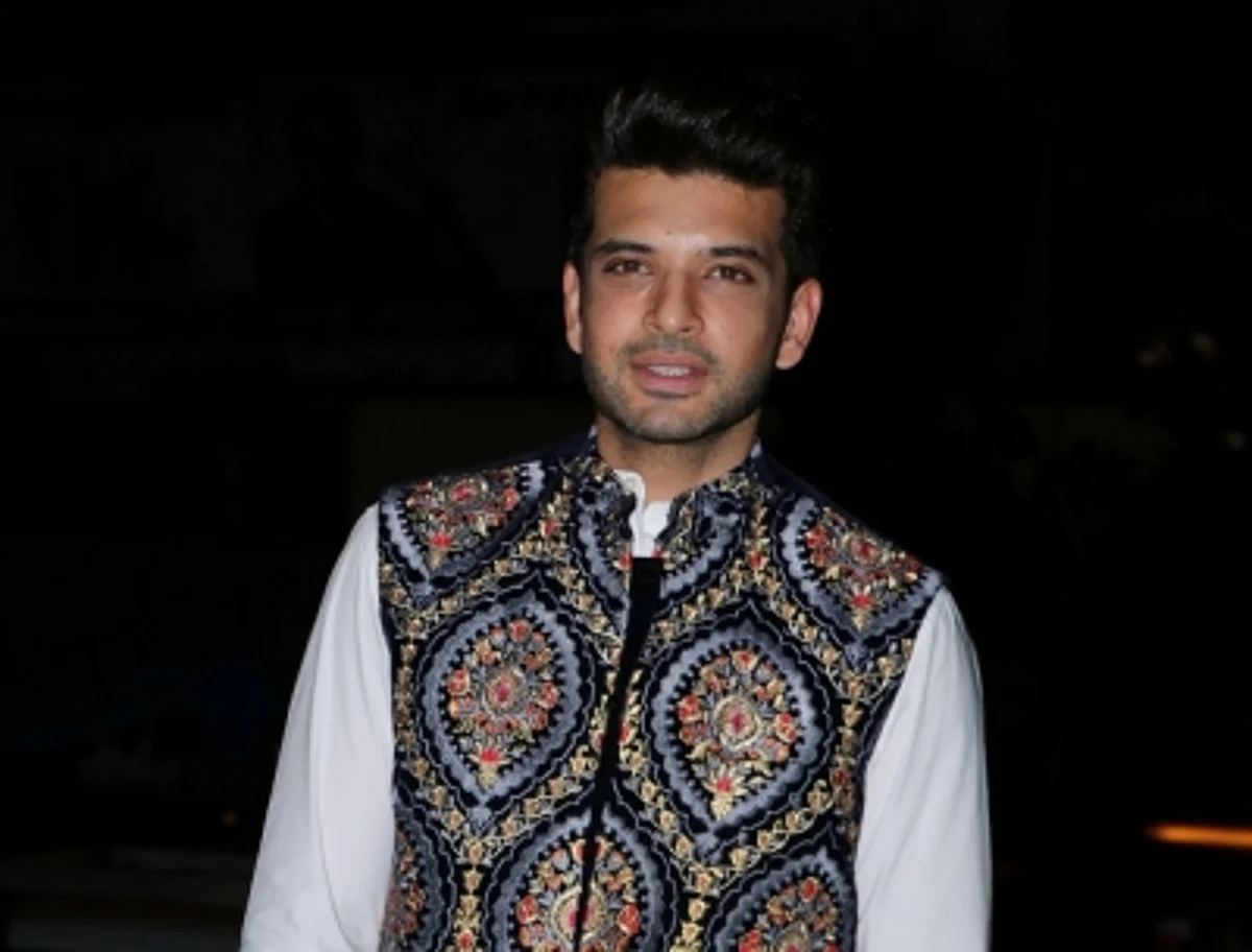 घर में बंद लोगों तक मनोरंजन पहुंचाने के लिए प्रोटोकॉल के बीच शूटिंग पर पहुंचे करण कुंद्रा