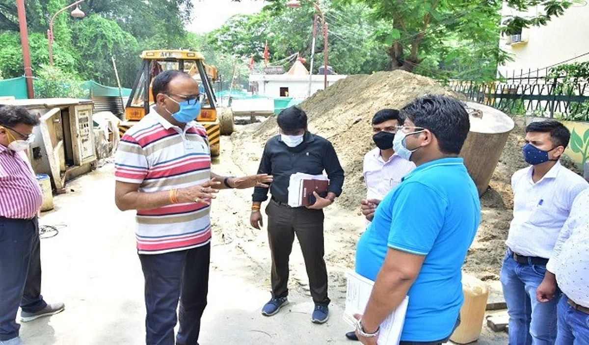 उत्तर प्रदेश की बड़ी खबरें: लोगों की परेशानियों को दूर करने के फील्ड में उतरे मंत्री ब्रजेश पाठक, जर्जर सड़कों का निरीक्षण किया