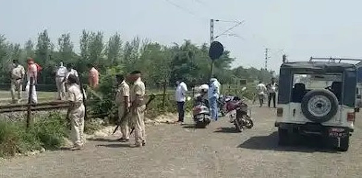 सप्तक्रांति सुपर फास्ट एक्सप्रेस की चपेट में आकर तीन की मौत