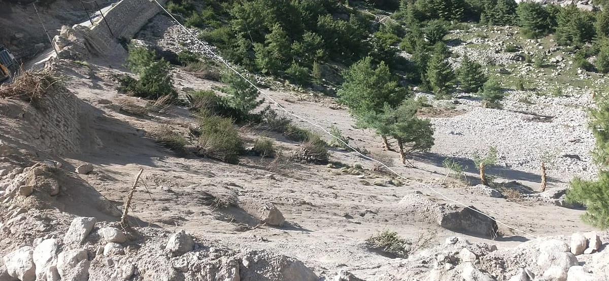 हाइवे के मलबे से काश्तकार परेशान