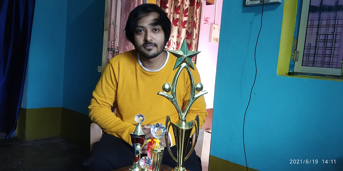 गोड्डा के आकाश ने मॉडलिंग के क्षेत्र में बनाई अपनी पहचान