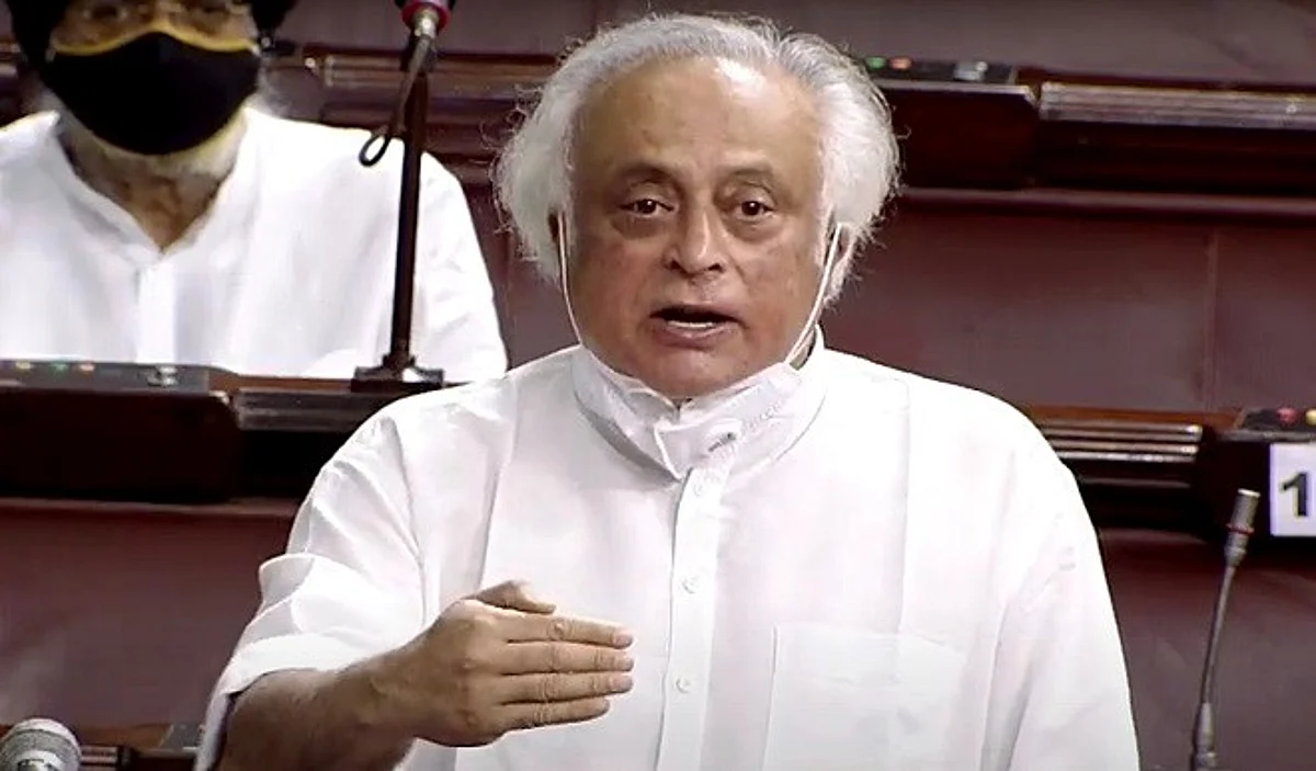 मुफ्त टीकाकरण को प्राथमिकता दे सरकार, जरूरत हो तो संसद से अतिरिक्त बजट की अनुमति ले: कांग्रेस