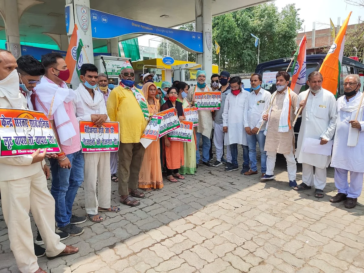 पांच माह में 43 बार पेट्रोल मूल्य में वृद्धि के खिलाफ कांग्रेस का प्रदर्शन