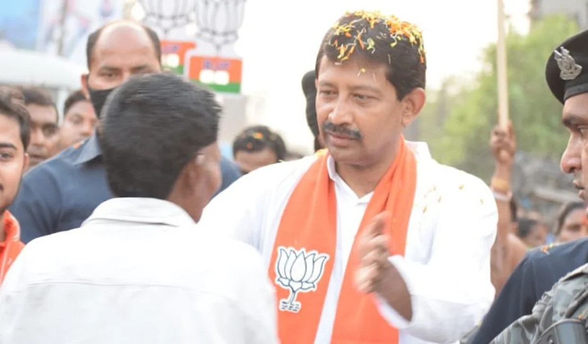 ममता सरकार में मंत्री रहे BJP नेता राजीव बनर्जी के बदले सुर, TMC के खिलाफ राष्ट्रपति शासन की धमकी का किया विरोध