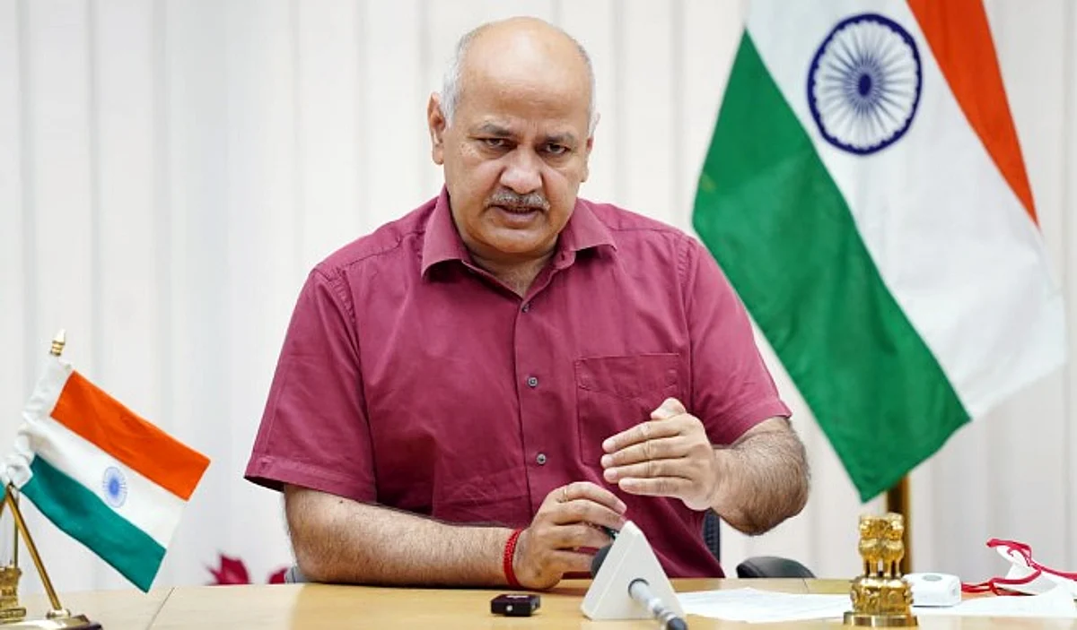 बच्चों को सुरक्षित रखने के लिए केन्द्र को अधिक से अधिक टीके खरीदने चाहिए : सिसोदिया