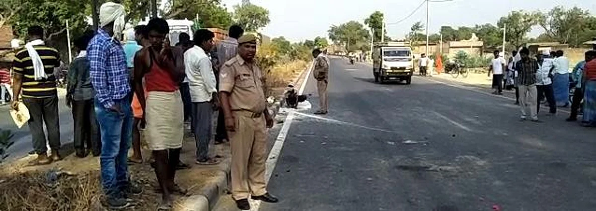 कौशाम्बी : सवारियों से भरी टैक्सी रोक लूटपाट, एक घायल