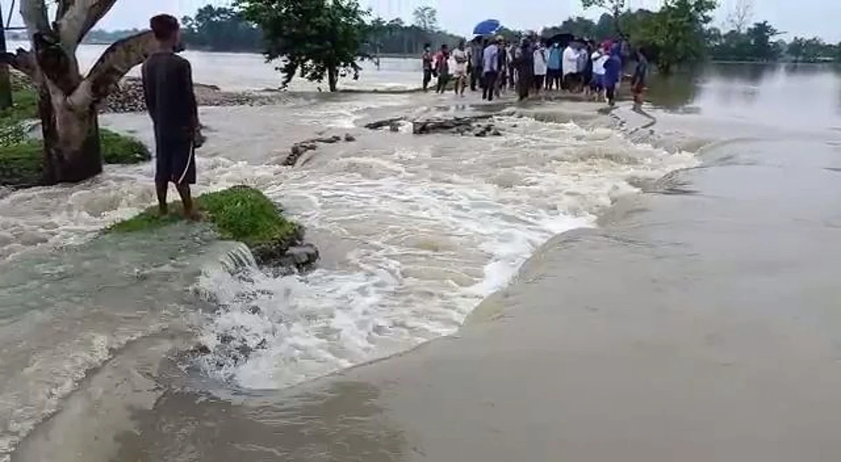 बाढ़ की चपेट में बिश्वनाथ के कई गांव