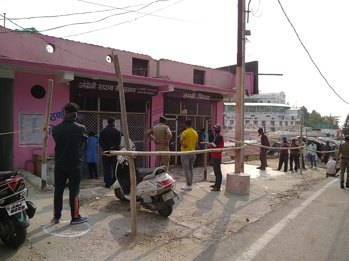 नई टिहरी के बाजार में दिखी चहल-पहल