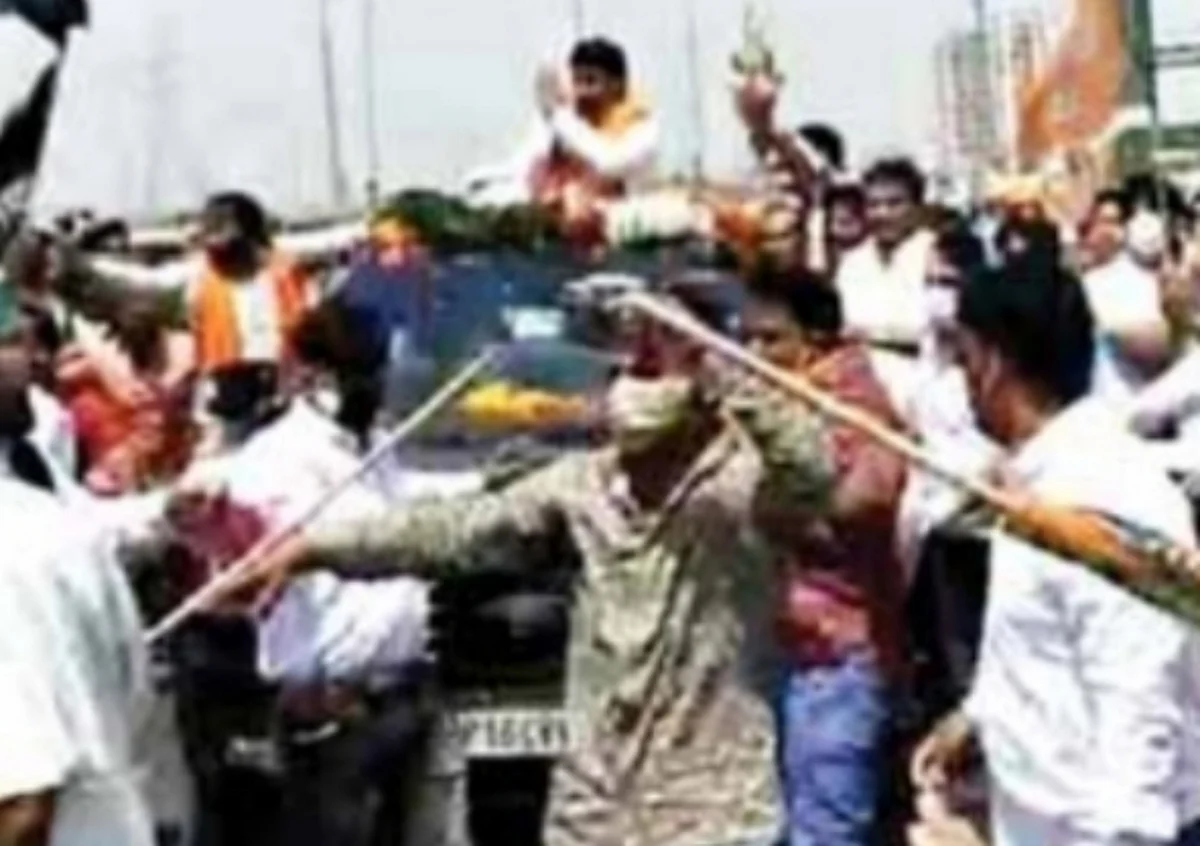 गाजीपुर बॉर्डर पर भिड़े किसान व भाजपाई, कई वाहन क्षतिग्रस्त