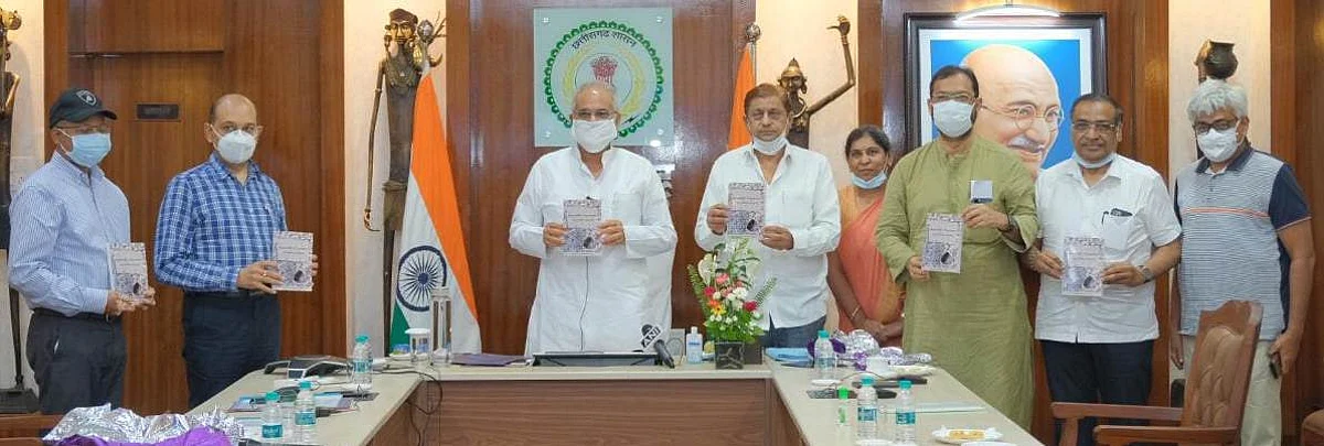 रायपुर : मुख्यमंत्री ने ‘बटरफ्लाई ट्रेजर ऑफ छत्तीसगढ़‘ पुस्तक का किया विमोचन