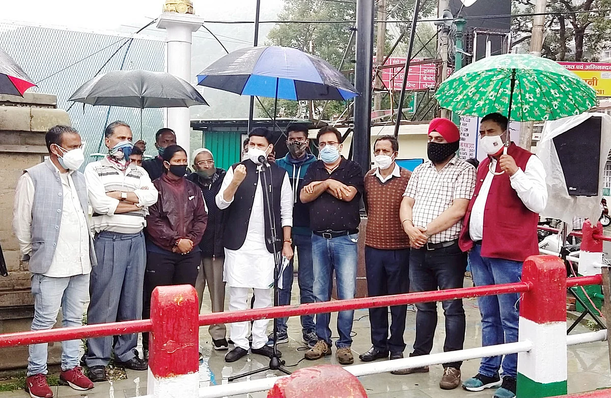 विधायक ने व्यापारियों को दिया मदद का आश्वासन