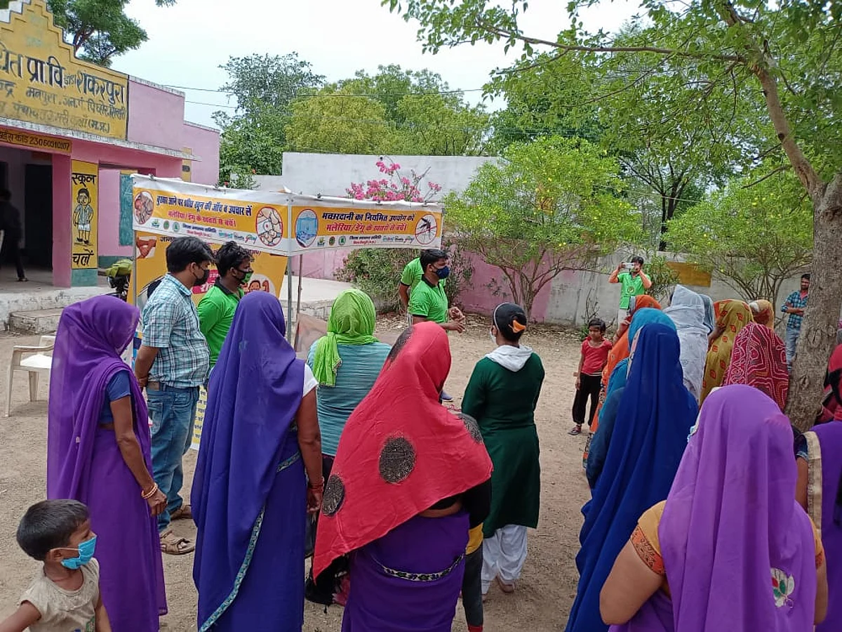 मलेरिया से बचाव के लिए प्रदर्शनी लगाकर लोगों को किया गया जागरूक