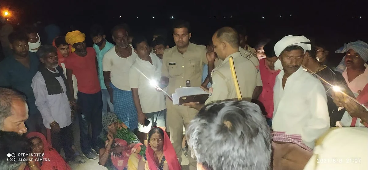 ट्रैक्टर से कुचलकर बाइक सवार महिला की मौत, पति-पत्नी गंभीर