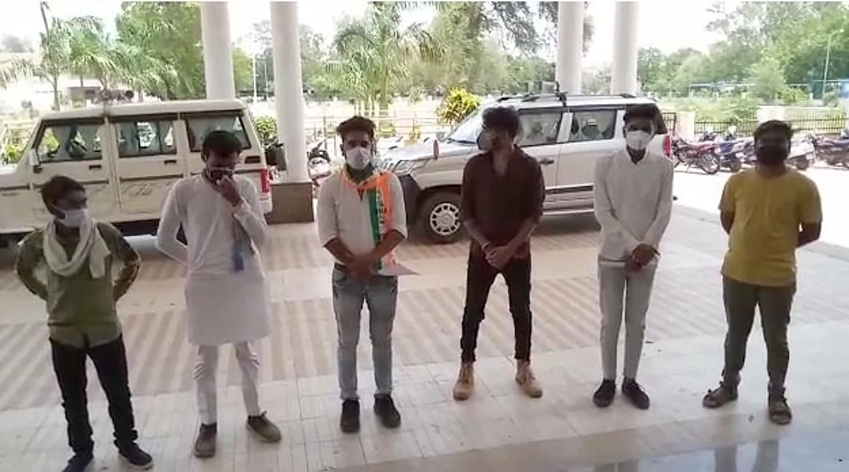 पेट्रोल-डीजल की बढ़ती कीमतों के खिलाफ एनएसयूआई ने सौंपा ज्ञापन
