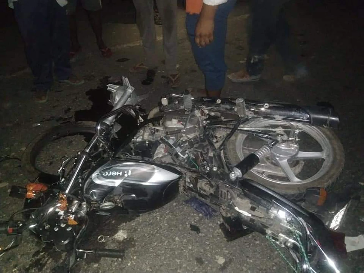 एनएच पर सड़क हादसे में दो युवकों की मौत, एक की हालत नाजुक