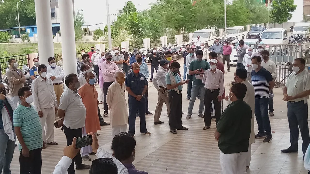अधिकारियों की प्रताडऩा से दुखी होकर जहर खाने वाले सीएसी ने तोड़ा दम