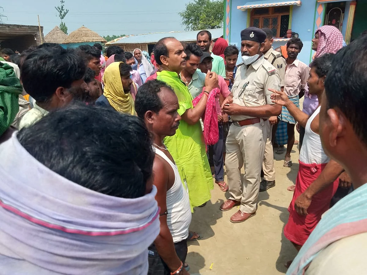 दूसरे दिन भी लाश को रखकर परिजन व ग्रामीण करते रहे हंगामे