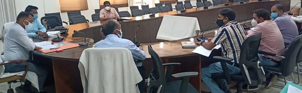 'जल-जीवन-मिशन' के कार्यों की समीक्षा में डीएम ने दिए गुणवत्ता युक्त कार्य कराने के निर्देश