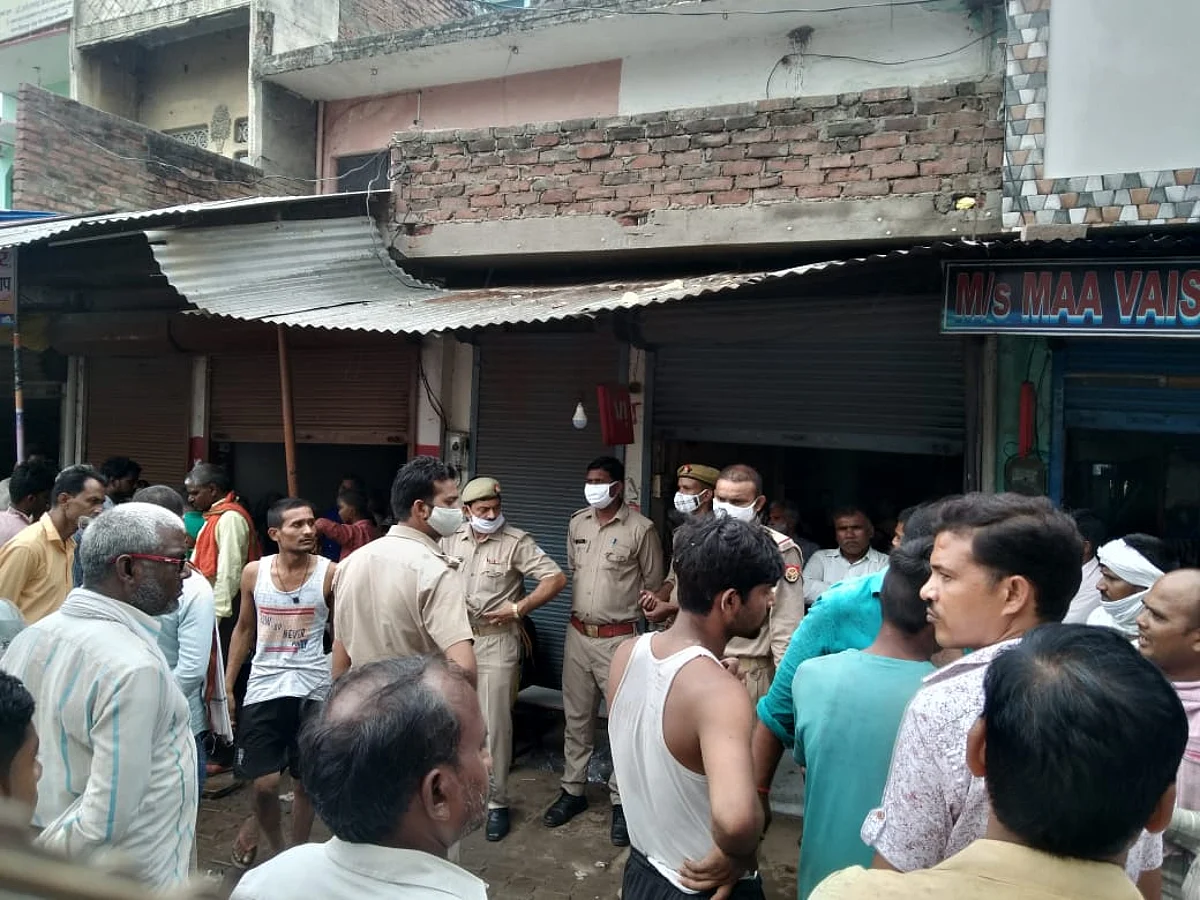 कौशाम्बी : निजी अस्पताल में प्रसूता की मौत, हंगामा, दो गिरफ्तार